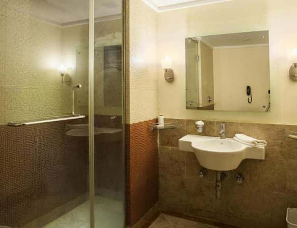 Bathroom Deluxe Room