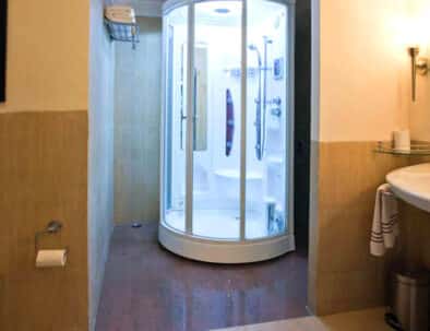Luxury Suite Room Bathroom